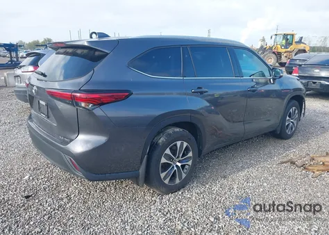 2022 Toyota Highlander Xle z USA, uszkodzony, nr VIN 5TDGZRBH4NS236795